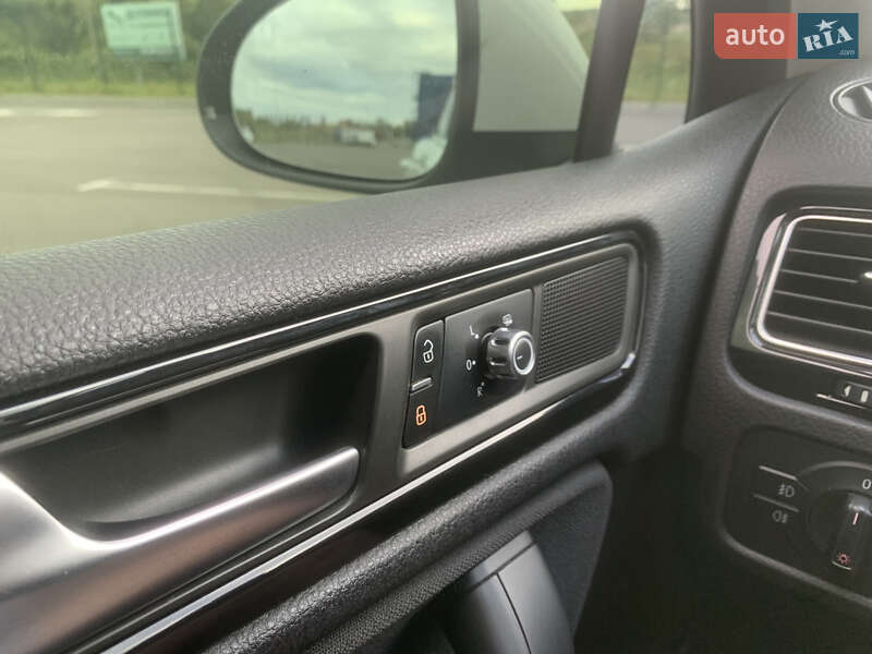 Позашляховик / Кросовер Volkswagen Touareg 2013 в Рівному фото 21 Позашляховик / Кросовер Volkswagen Touareg 2013 в Рівному