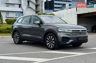 Внедорожник / Кроссовер Volkswagen Touareg 2021 в 