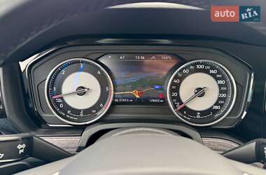 Внедорожник / Кроссовер Volkswagen Touareg 2021 в 