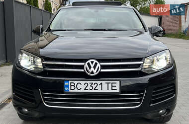 Внедорожник / Кроссовер Volkswagen Touareg 2012 в Львове