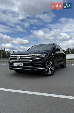 Позашляховик / Кросовер Volkswagen Touareg 2018 в Києві