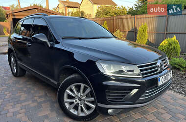 Внедорожник / Кроссовер Volkswagen Touareg 2015 в 