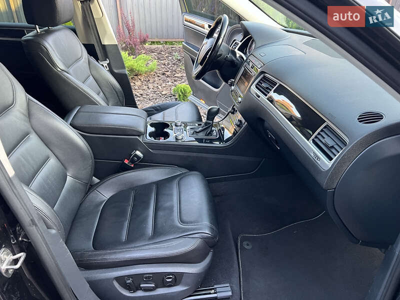 Внедорожник / Кроссовер Volkswagen Touareg 2015 в Кривом Роге