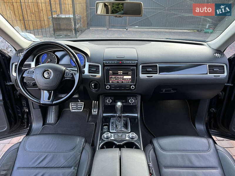 Внедорожник / Кроссовер Volkswagen Touareg 2015 в Кривом Роге