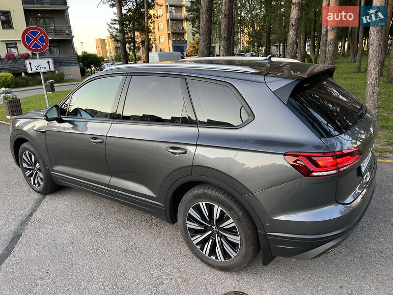Внедорожник / Кроссовер Volkswagen Touareg 2021 в Киеве