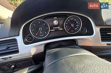 Внедорожник / Кроссовер Volkswagen Touareg 2013 в Киеве
