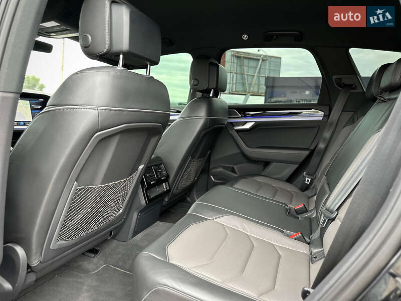 Внедорожник / Кроссовер Volkswagen Touareg 2020 в Киеве