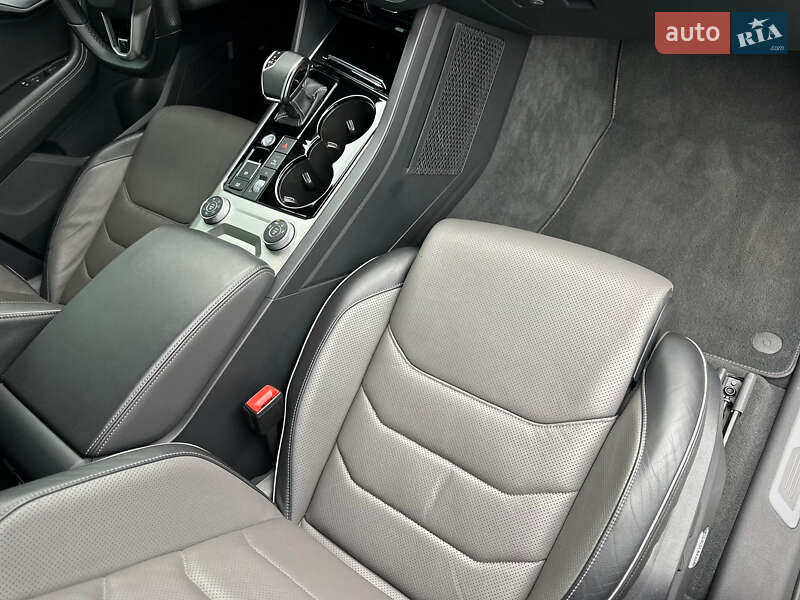 Внедорожник / Кроссовер Volkswagen Touareg 2020 в Киеве