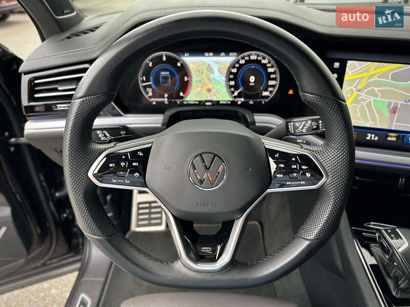 Внедорожник / Кроссовер Volkswagen Touareg 2020 в Киеве