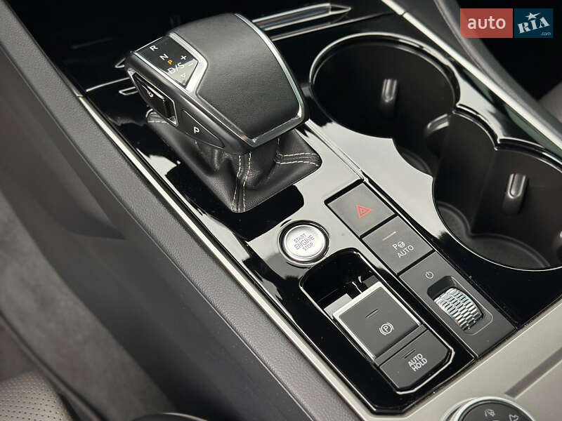 Внедорожник / Кроссовер Volkswagen Touareg 2020 в Киеве