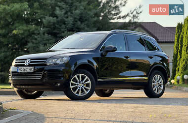 Внедорожник / Кроссовер Volkswagen Touareg 2012 в 