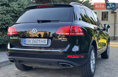 Внедорожник / Кроссовер Volkswagen Touareg 2012 в 