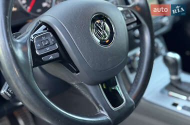 Внедорожник / Кроссовер Volkswagen Touareg 2012 в 