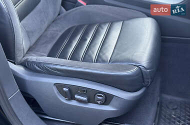 Внедорожник / Кроссовер Volkswagen Touareg 2012 в 