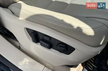 Позашляховик / Кросовер Volkswagen Touareg 2015 в 
