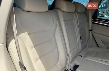 Позашляховик / Кросовер Volkswagen Touareg 2015 в 