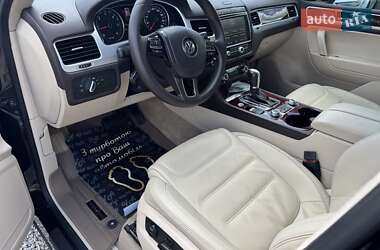 Позашляховик / Кросовер Volkswagen Touareg 2015 в 