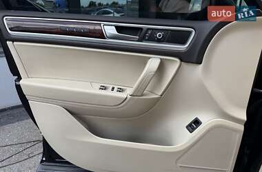 Позашляховик / Кросовер Volkswagen Touareg 2015 в 
