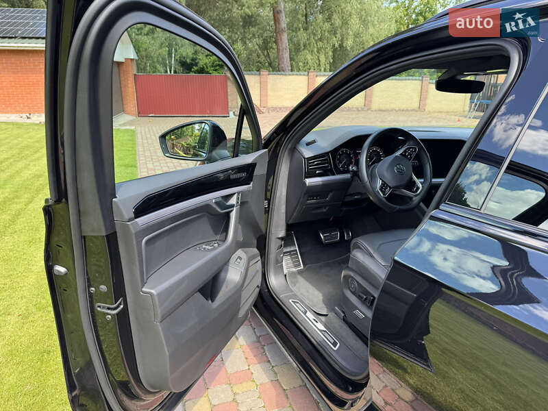 Позашляховик / Кросовер Volkswagen Touareg 2020 в Києві