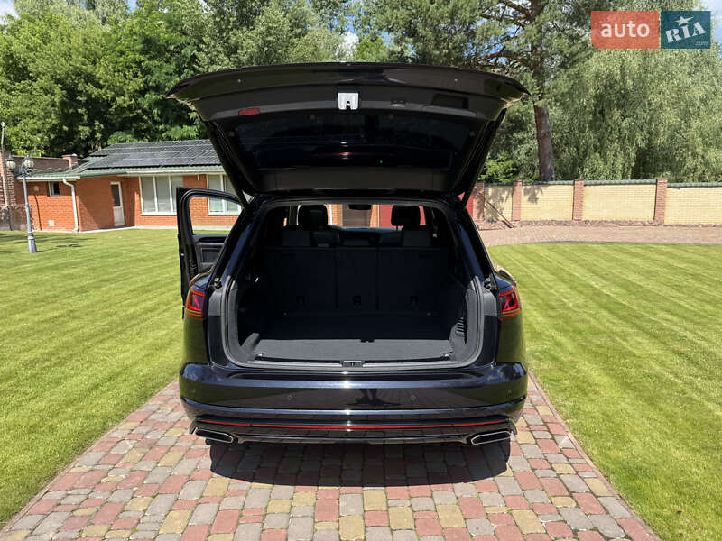 Позашляховик / Кросовер Volkswagen Touareg 2020 в Києві