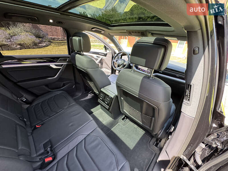 Позашляховик / Кросовер Volkswagen Touareg 2020 в Києві