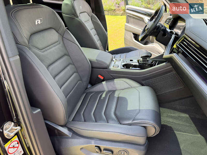 Позашляховик / Кросовер Volkswagen Touareg 2020 в Києві