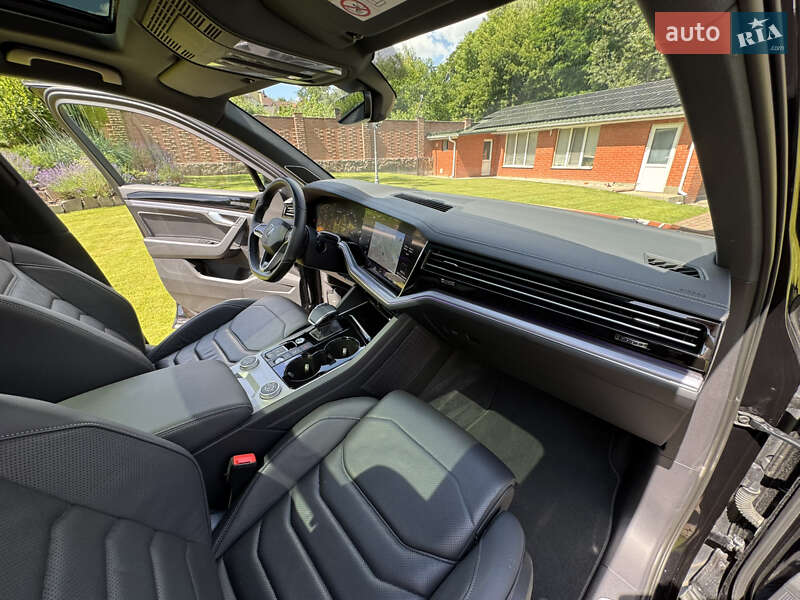 Позашляховик / Кросовер Volkswagen Touareg 2020 в Києві