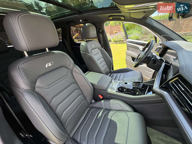 Позашляховик / Кросовер Volkswagen Touareg 2020 в Києві