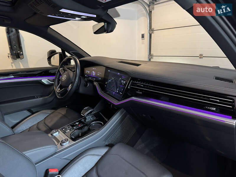 Позашляховик / Кросовер Volkswagen Touareg 2020 в Києві