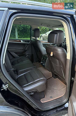 Внедорожник / Кроссовер Volkswagen Touareg 2010 в 