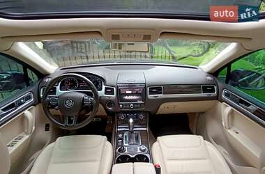 Внедорожник / Кроссовер Volkswagen Touareg 2014 в Киеве