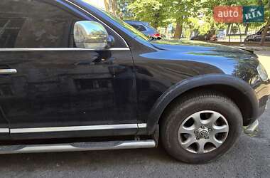 Позашляховик / Кросовер Volkswagen Touareg 2003 в 