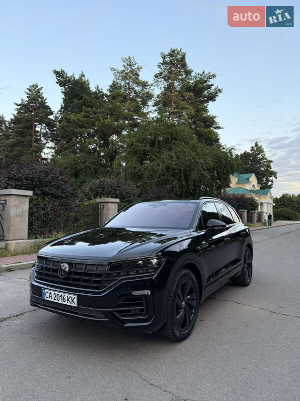 Позашляховик / Кросовер Volkswagen Touareg 2019 в Умані