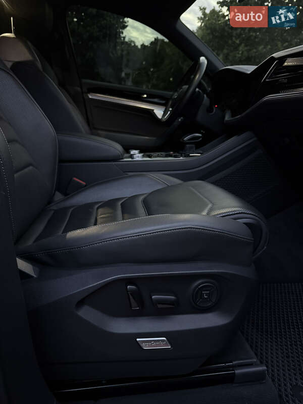 Позашляховик / Кросовер Volkswagen Touareg 2019 в Умані