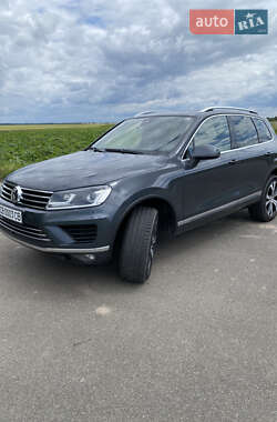 Внедорожник / Кроссовер Volkswagen Touareg 2015 в Соснице