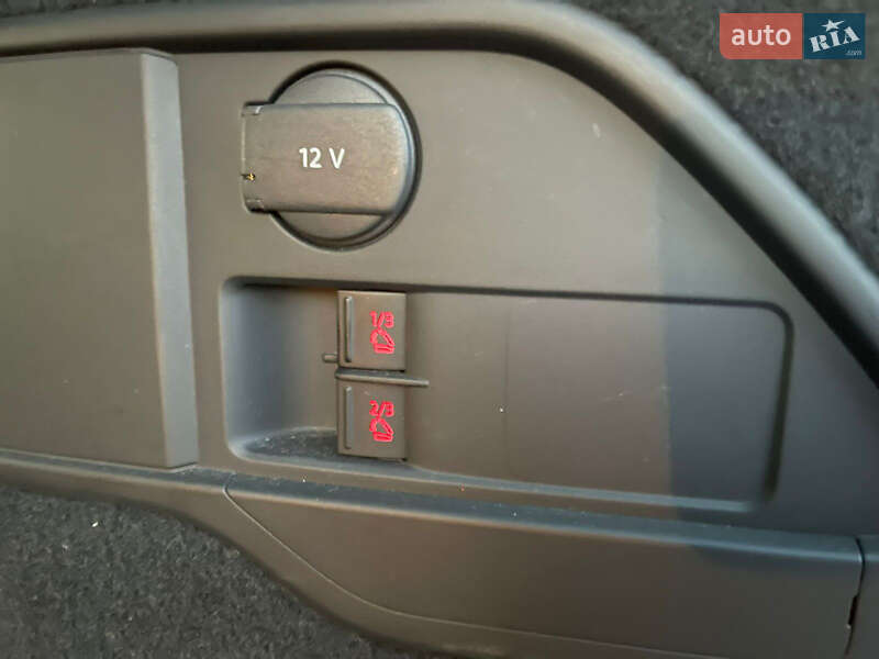Внедорожник / Кроссовер Volkswagen Touareg 2014 в Киеве