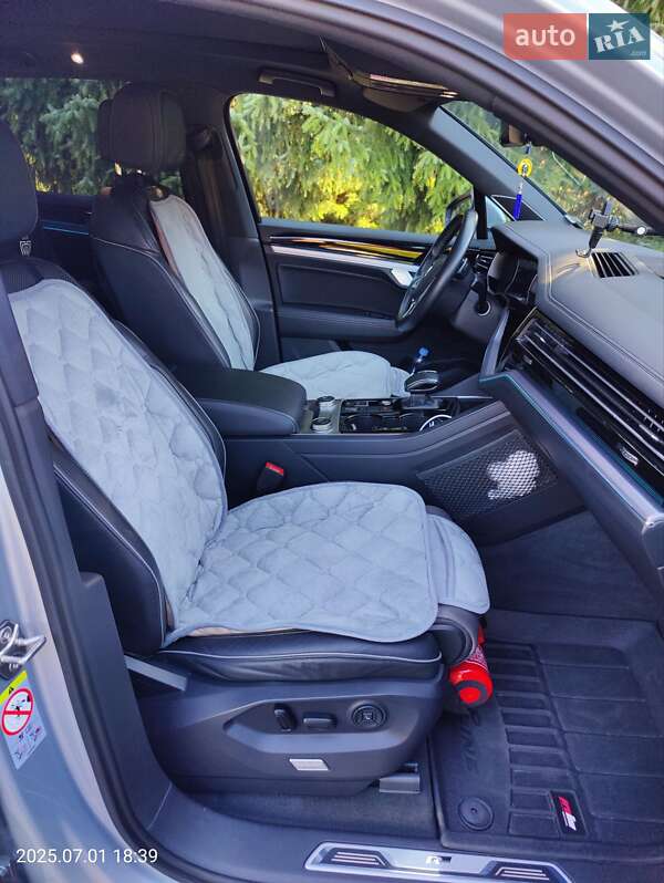 Внедорожник / Кроссовер Volkswagen Touareg 2018 в Мостиске