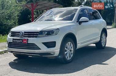 Позашляховик / Кросовер Volkswagen Touareg 2015 в Києві