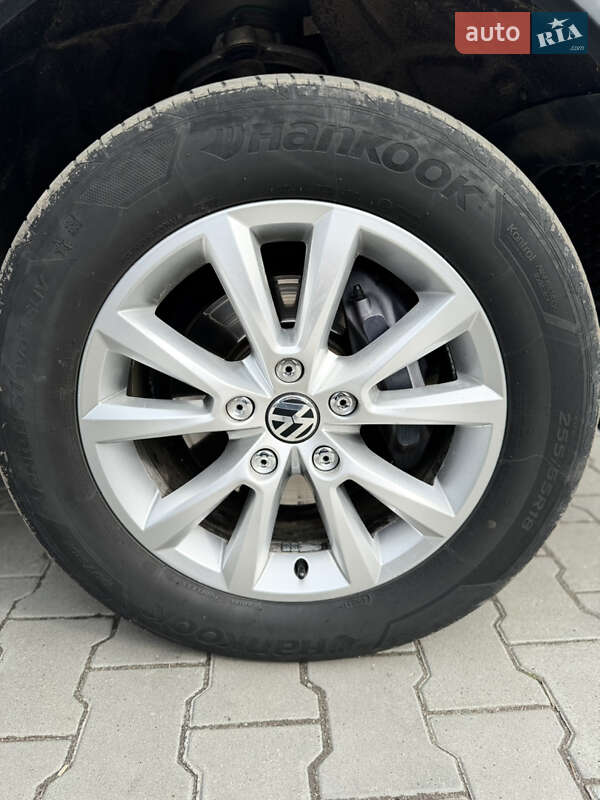 Внедорожник / Кроссовер Volkswagen Touareg 2010 в Луцке