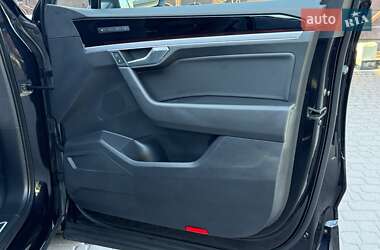 Позашляховик / Кросовер Volkswagen Touareg 2021 в 