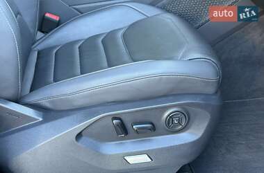 Позашляховик / Кросовер Volkswagen Touareg 2021 в 