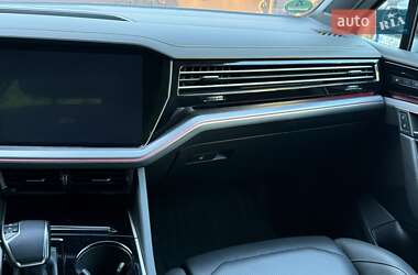 Позашляховик / Кросовер Volkswagen Touareg 2021 в 