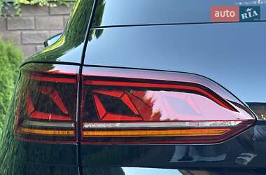 Позашляховик / Кросовер Volkswagen Touareg 2021 в 