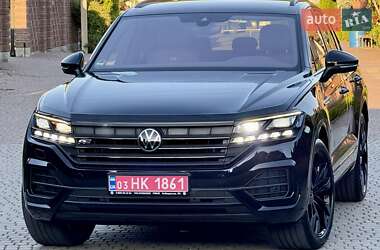 Позашляховик / Кросовер Volkswagen Touareg 2021 в Рівному