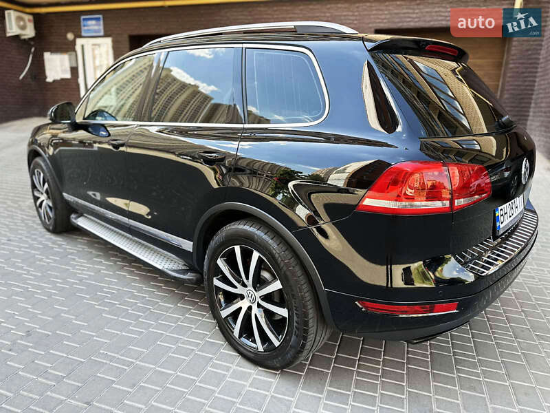 Внедорожник / Кроссовер Volkswagen Touareg 2012 в Одессе