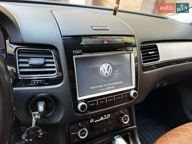 Внедорожник / Кроссовер Volkswagen Touareg 2012 в Одессе