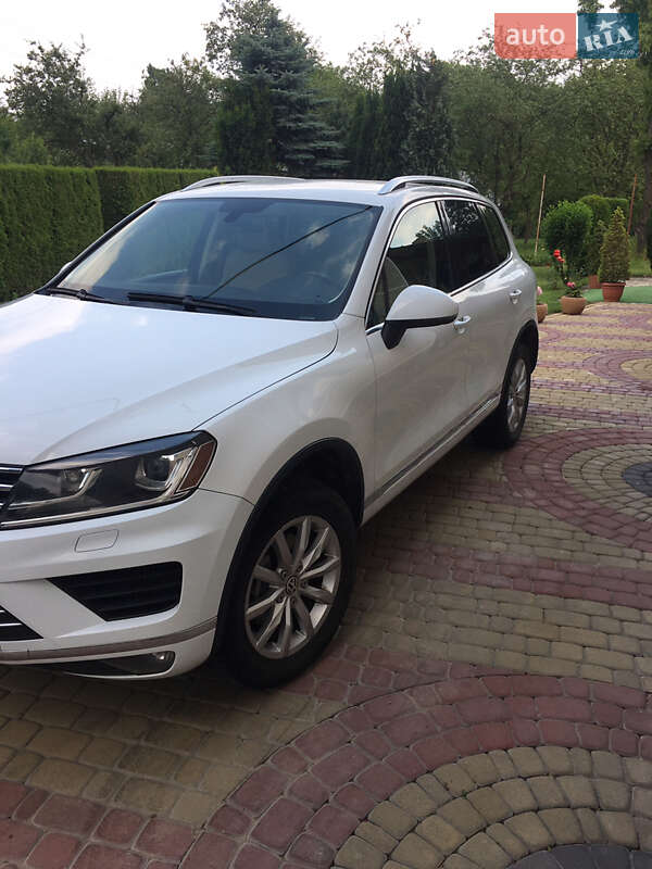 Внедорожник / Кроссовер Volkswagen Touareg 2015 в Косове