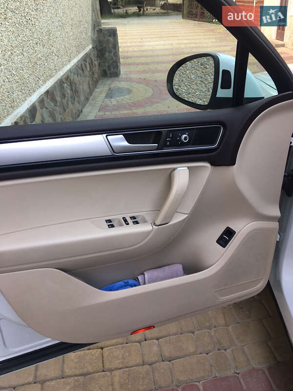 Внедорожник / Кроссовер Volkswagen Touareg 2015 в Косове