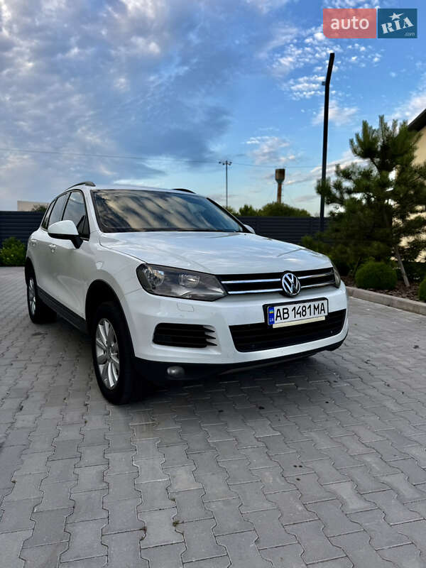 Позашляховик / Кросовер Volkswagen Touareg 2013 в 
