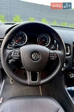 Позашляховик / Кросовер Volkswagen Touareg 2013 в 